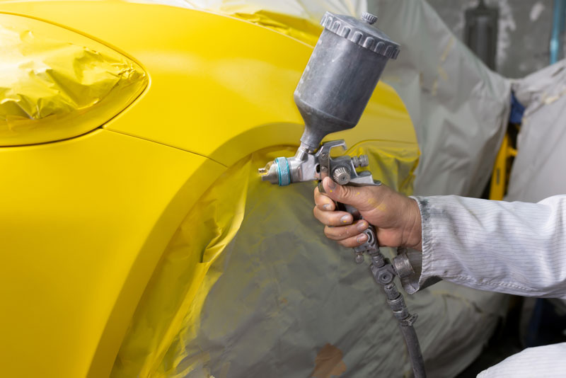 réfection de la peinture de la carrosserie en jaune